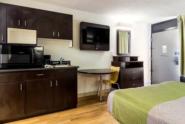 Motel 6/Studio 6 Offered Unencumberedby Debt and Management: 1513 Lafayette Pkwy, Lagrange, GA 30241
